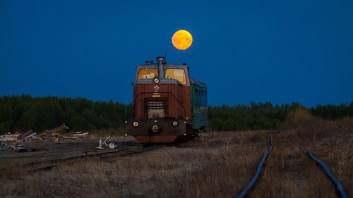 Луна и поезд